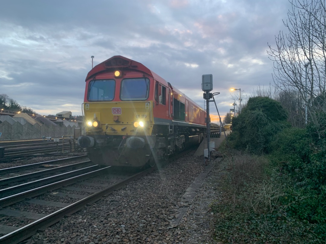 Mista Matthews on Train Siding: DB 66105 departs from engineering possession at Purley with 6N01 on route to Hoo Junction