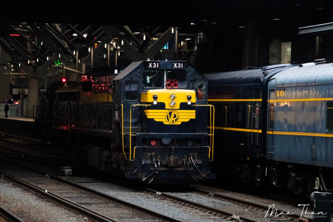 Max Thum on Train Siding: Poking out of the darkness of Spencer Street Station. X31 prepares to go back out to South Dynon. After arriving the 'Great
Northern Limited'.