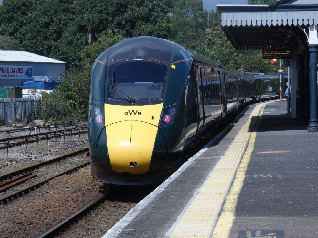 Jacobs Train Videos on Train Siding: #802103 is seen leaving Par station working a Great Western Railway service to London Paddington from Newquay earlier this
year