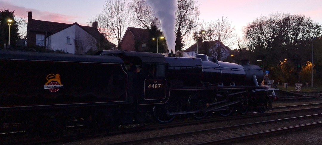 andrew1308 on Train Siding: Here are a few pictures taken today of Black 5 44871 at Tonbridge station with the 1Z73 Eastbourne to London Victoria
