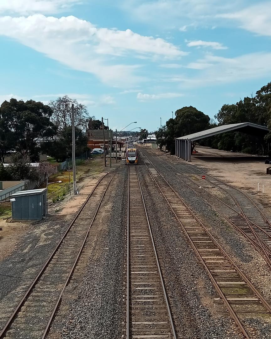Ethans Transport Vlogs on Train Siding: Bairnsdale service at Bairnsdale Station. It will soon turn around and head back to Southern Cross. This train is a
Vlocity...