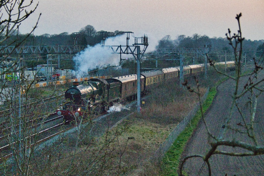Chris Pindar on Train Siding: Duchess of Sutherland and Clun Castle within 5 minutes fo each other at Milford this evening.