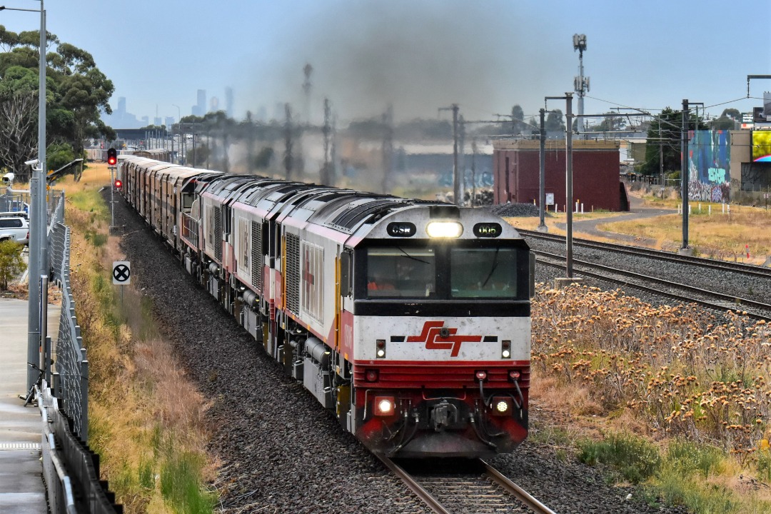 Shawn Stutsel on Train Siding: SCT's CSR005, CSR008, CSR007 and SCT011 rumbles through Williams Landing, Melbourne with 7MP9, Intermodal, plus Steel
Service heading...