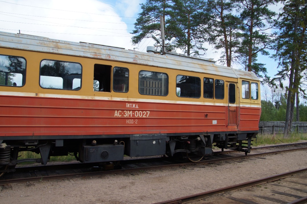 myaroslav on Train Siding: Another factory-built type of inspection vehicles. This one once built for track maintenance workers and while being able to feed
electric...