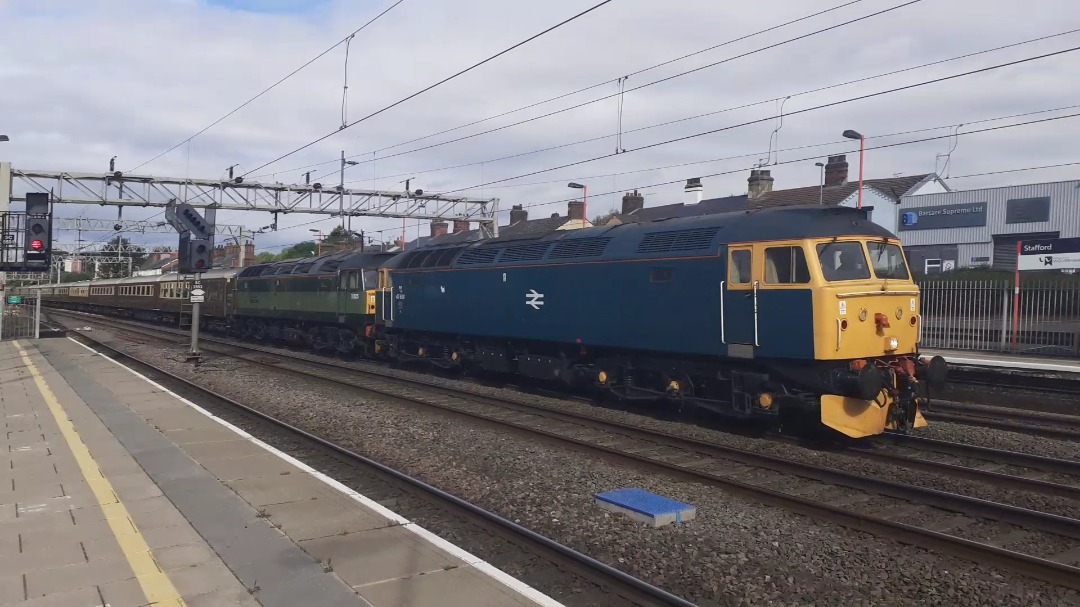 Stuart Stirling on Train Siding: 47614 + 47805 thrash through Stafford. Part of the trainspotting at Stafford video, go check the first part out on my channel
(linked...