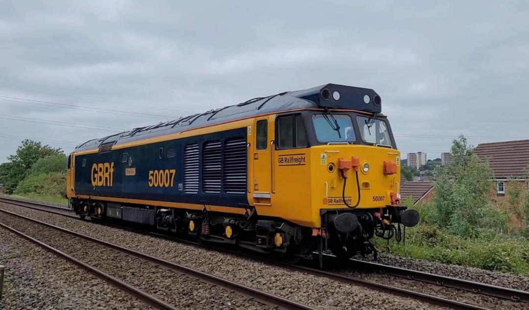 Inter City Railway Society on Train Siding: GBRf 50007 'Hercules' trundles north of Rowley Regis with the 10.00 0Z07 Kidderminster SVR - Leicester
Lip