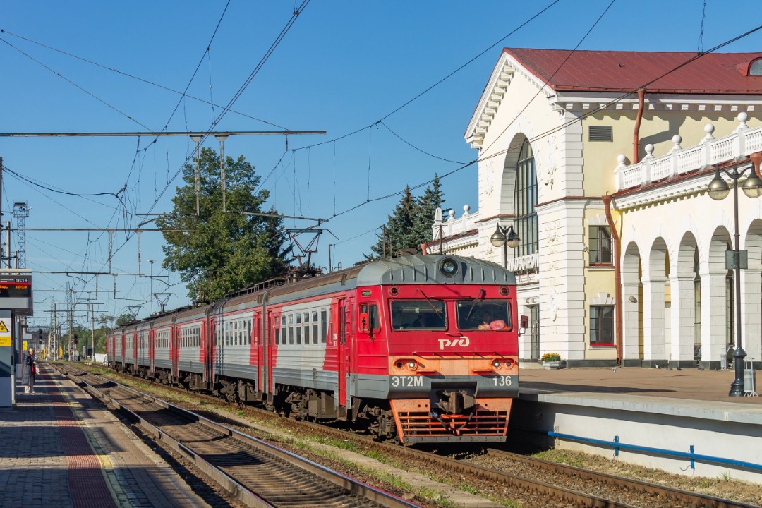 Vladislav on Train Siding: ET2M-136 electric train on the Saint Petersburg - Tikhvin route at Volkhovstroy-1 station. 2022