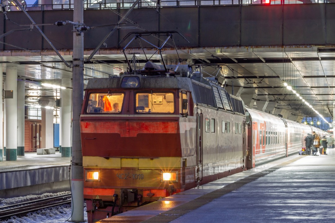 Vladislav on Train Siding: CHS2T-1019 electric locomotive with passenger train at Dolgorukov's Dacha station (Ladoga railway station)