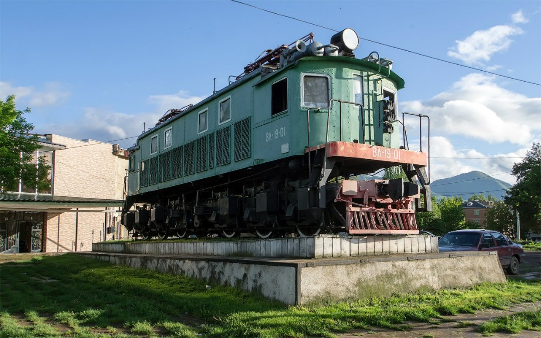 myaroslav on Train Siding: VL19 - not the first electric locomotive built in Soviet Union, but the first type designed there, stands as monument in #Khashuri,
Republic...