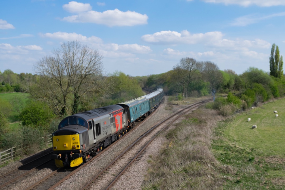 Belle Wyatt on Train Siding: 37510 tnt 37601 hauling 769927 round the curve at Hatton North Junction working 5Q70 Long Marston to Wolverton Sidings - taken
20/04/2022