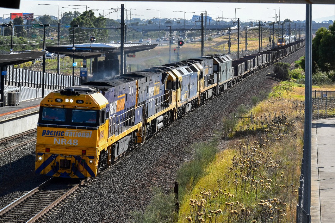 Shawn Stutsel on Train Siding: Pacific National's NR48, NR13, G530, NR119, and G526 thunders through Williams Landing, Melbourne with 3XM4, Steel
Service...