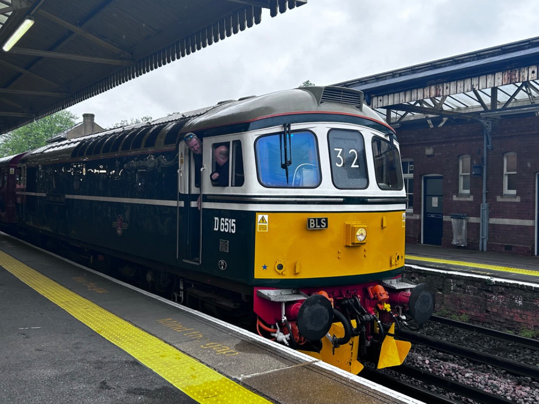 Dean Knight on Train Siding: 33012 "Lt Jenny Worth RN" leaving Basingstoke Station, heading to Hinksey Reception Lines from Eastleigh