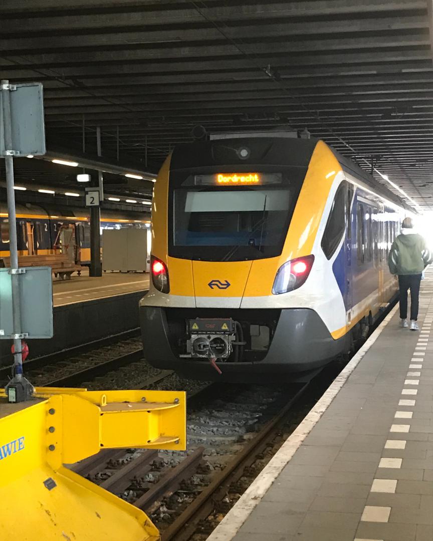 Quinten Stremmelaar on Train Siding: Dit is voor mij de eerste keer dat ik de nieuwe generatie van de sprinter zie. Op station Den Haag Centraal.
