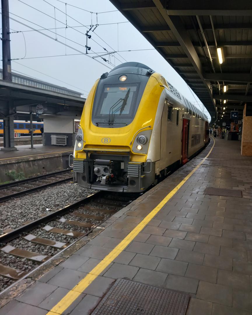 Alessandro Panepinto on Train Siding: M7 SNCB en gare de Bruxelles-Midi / M7 NMBS in station Brussel-Zuid / M7 SNCB in Brussels-South station 🇧🇪