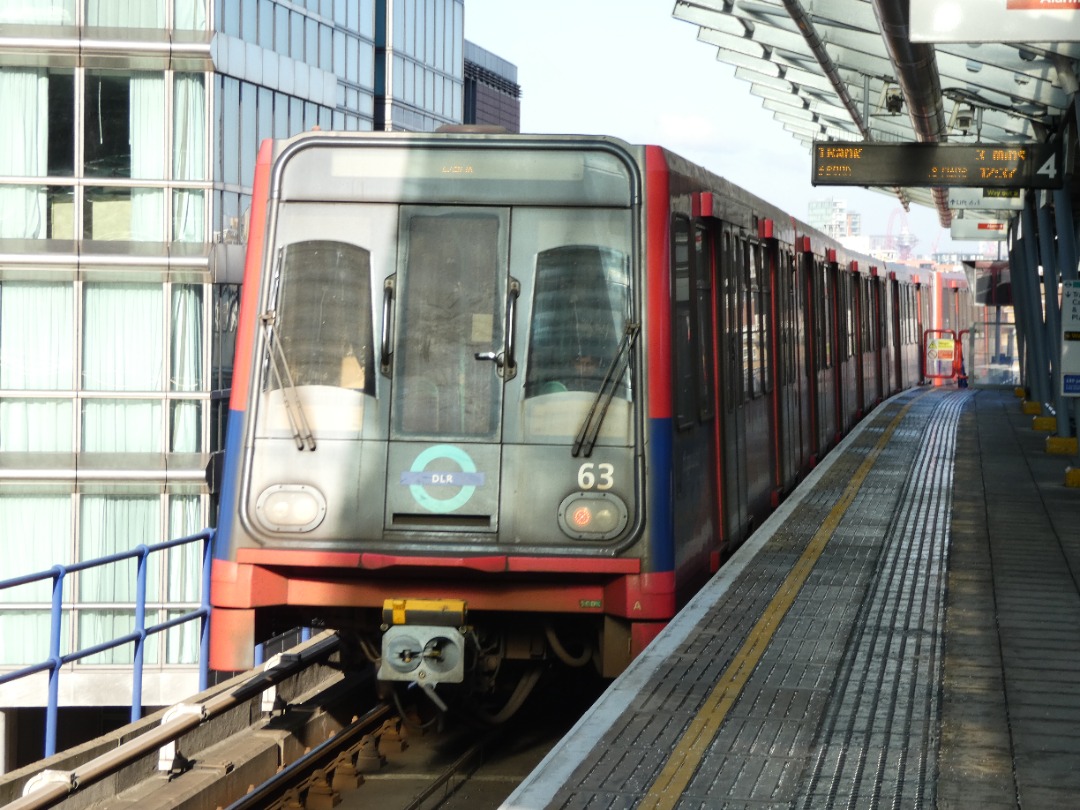 Jacobs Train Videos on Train Siding: DLR units #116, #63 + #102 are seen at West India Quay DLR stop working there respective services