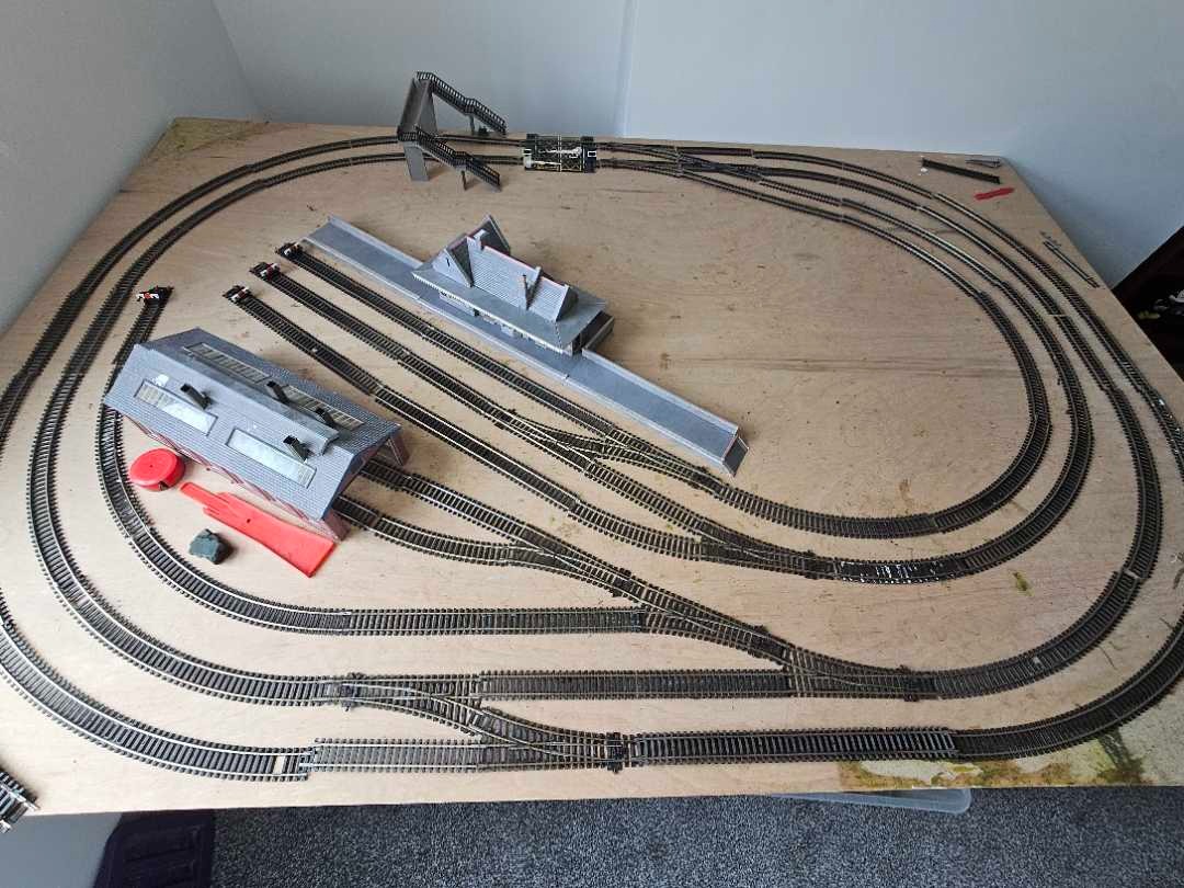 Meridian on Train Siding: New idea for a track plan, hopefully I will have more storage this way for my longer trains (HST Castle Set)