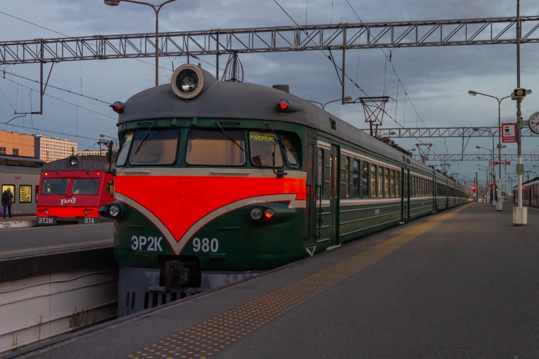 Vladislav on Train Siding: The ER2K-980 electric train at the St. Petersburg Baltiysky station turns around after running-in. 2022
