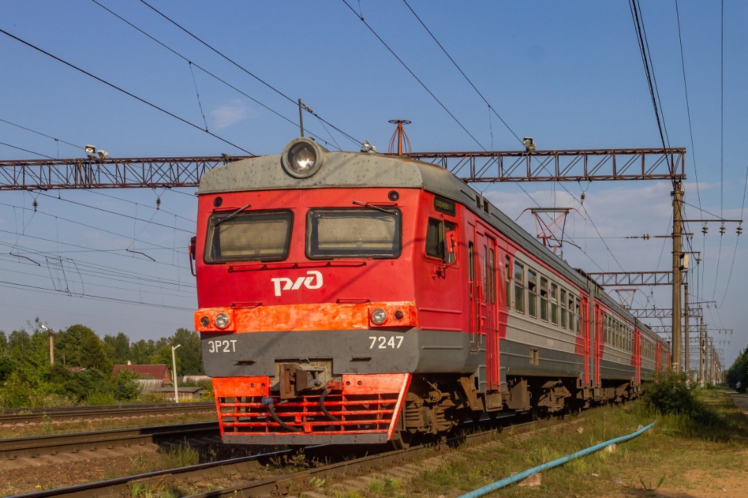 Vladislav on Train Siding: The ER2T-7247 electric train departs from Gory station. An interesting fact: this electric train was transferred to the Oktyabrskaya
Road in...