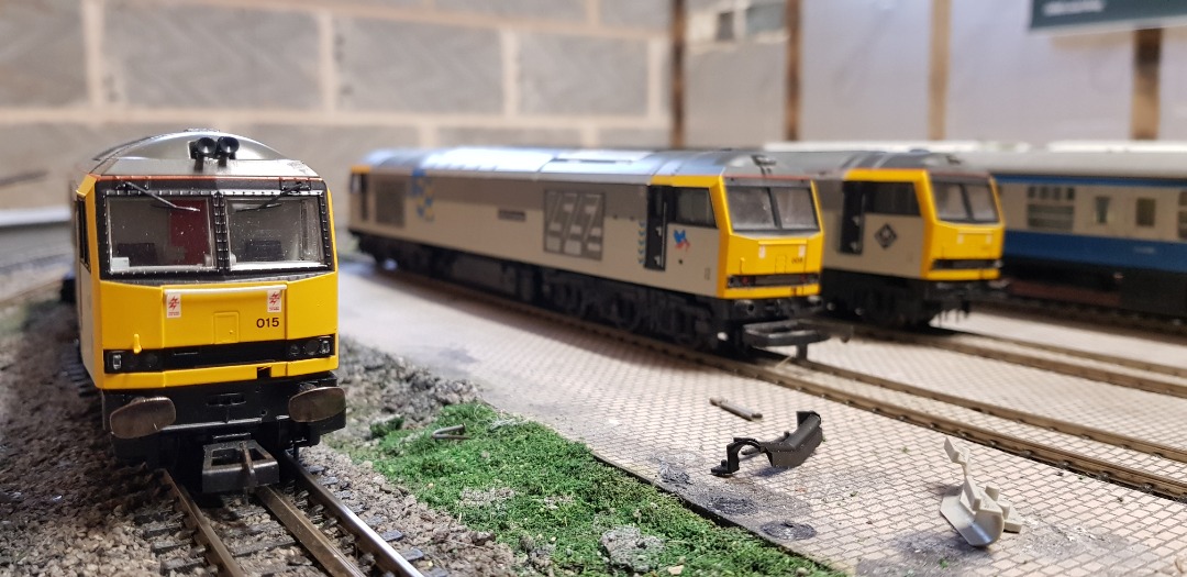 Wits Main & Branchline on Train Siding: All 3 of my Class 60s (From the left, 60015 'Bow Fell, 60002 'Moel Fammau' and 60008 'Capability
Brown') are seen at Ivy TMD...
