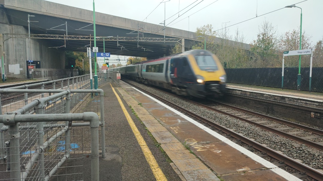 UniversalTransportStudio on Train Siding: Some photos from Kings Langley Station including The Brand New Avanti West Coast Class 805, 805005 on test from Oxley
Depot...