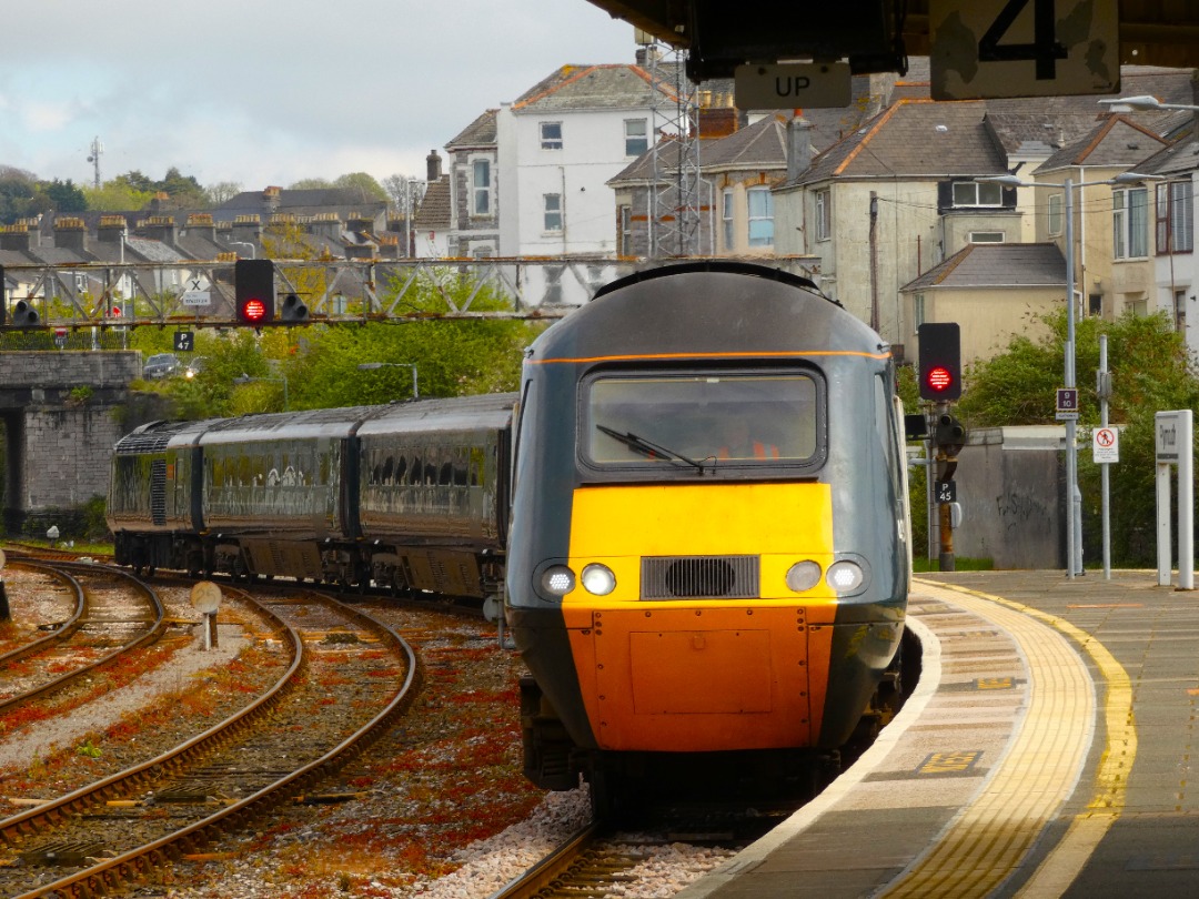 Jacobs Train Videos on Train Siding: #43098 is seen pulling into Plymouth station with #43092 on the rear working an empty stock move from Laira and went on to
form a...