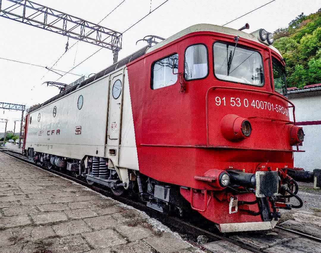 Darius Adrian on Train Siding: Romanian(original): EA-701 a depoului CFR Cluj-Napoca surprinsă la manevră în gara Dej Călători în data de
07.10.2021 la ora 18:08.