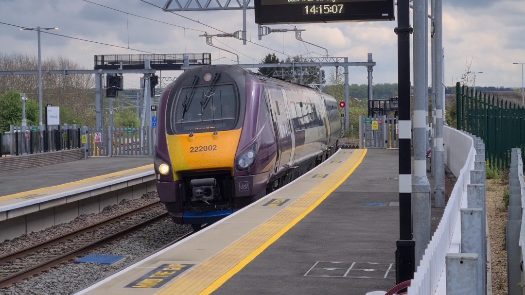 TheTrainSpottingTrucker on Train Siding: 20 Minutes at Wellingborough, including a sorry looking 360108, and my reason for running down there 180110, the last
EMR 180...