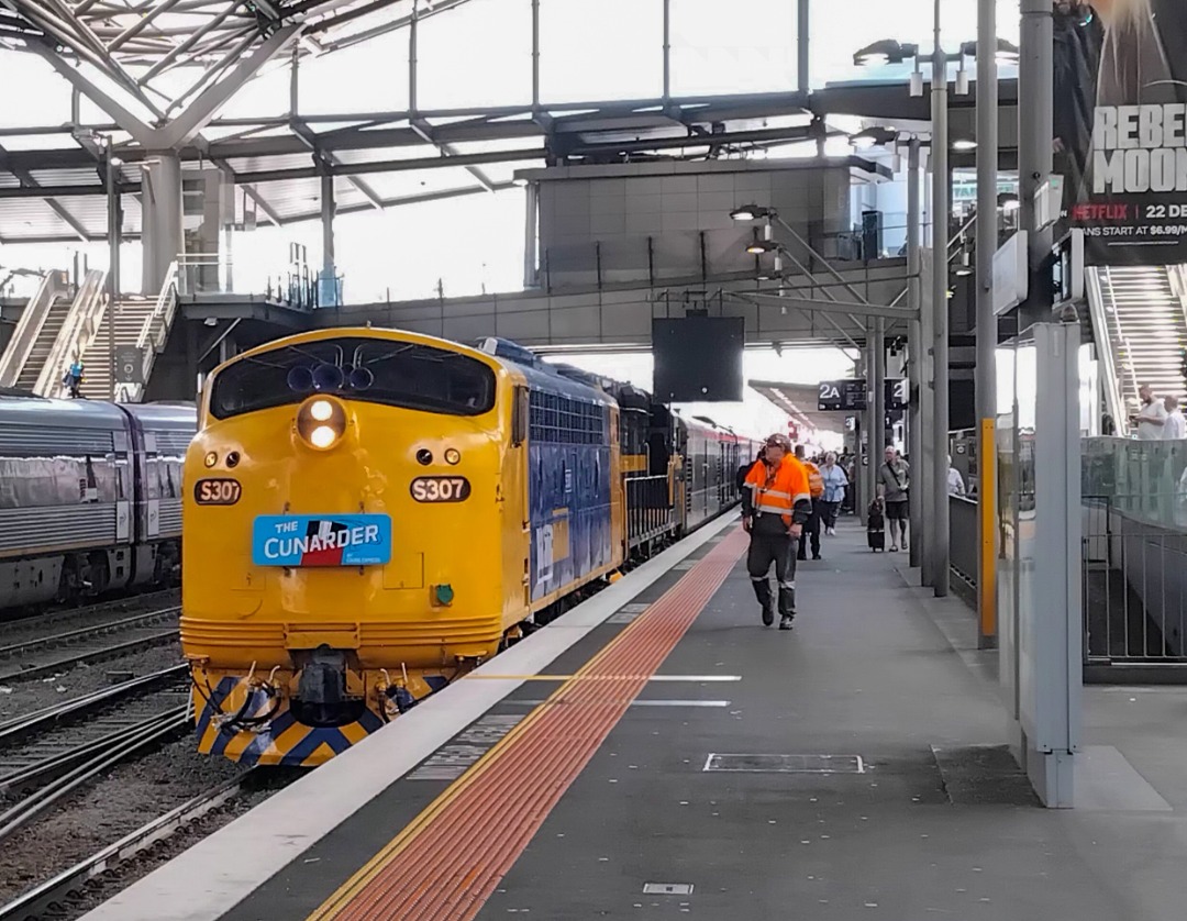 Shawn Stutsel on Train Siding: SRHC's S307 and C501 have just arrived at Southern Cross Station, Melbourne, with a special charter ex Albury NSW running as
8648...