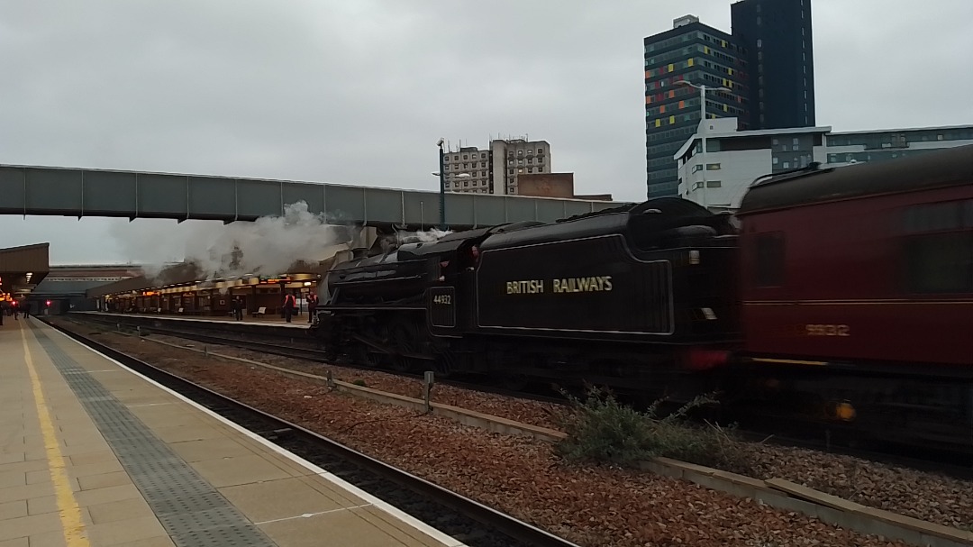 Murrayplayz on Train Siding: At Leicester earlier today, with a class 47 and 44 steam loco at the rear, what a glorious sighting! #trainspotting #steam #diesel