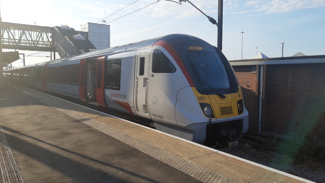 Arthur de Vries on Train Siding: First trip to the UK in about a decade. Arrived in Harwich International Port this morning and took the 7:20h train for my
onward...