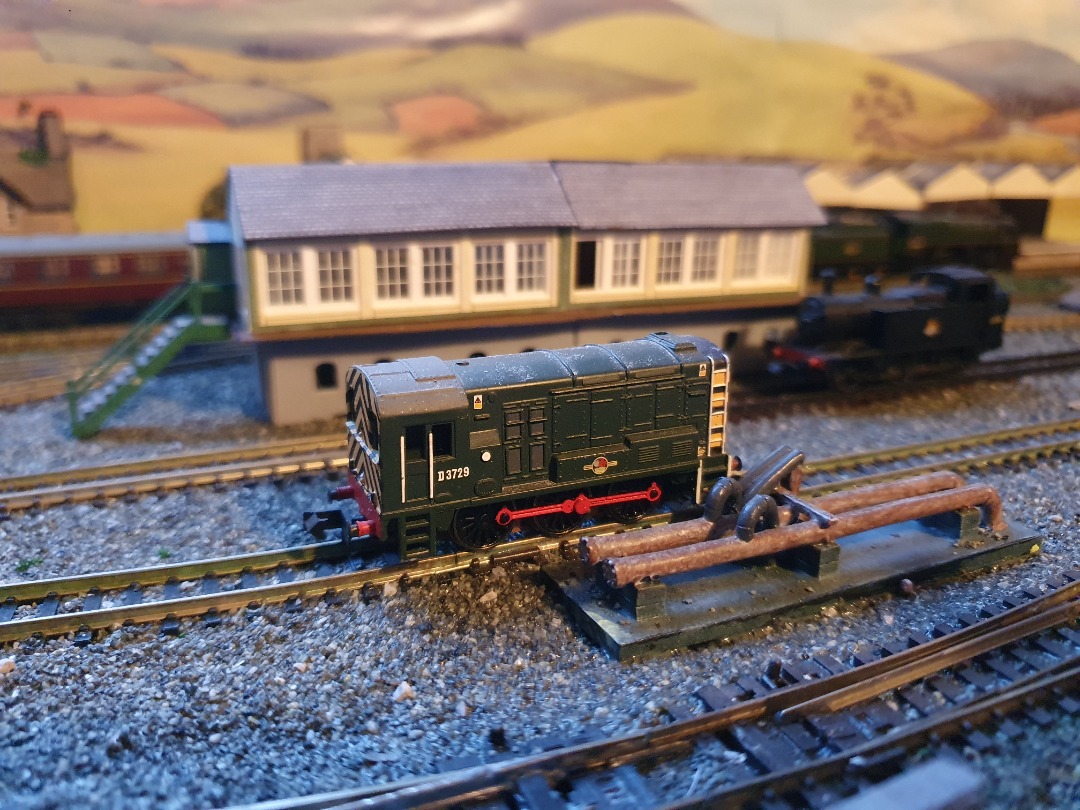 Locomotive Lloyd on Train Siding: Central signalbox taking position by the engine shed, overlooking all trains coming and going 🚂