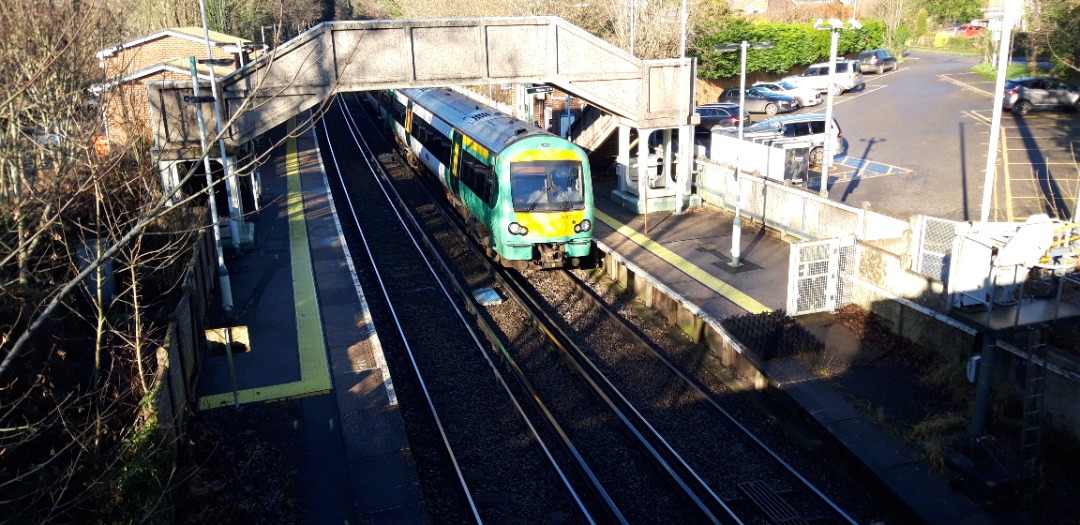 matthew_garner on Train Siding: #HurstGreen #Southernrailway #SN #Class171 #Class377 #trainspotting #train #dmu #junction #crossing This is on the junction of
HGG/SCU1...