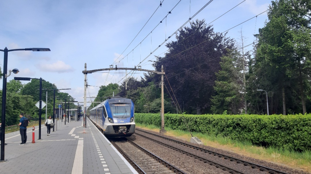 Bas Folles on Train Siding: Op vrijdag 13 mei 2022 reed trein 6632 van Dordrecht naar Arnhem Centraal met een SNG in plaats van de gebruikelijke FLIRT. Nadat
hij mij...