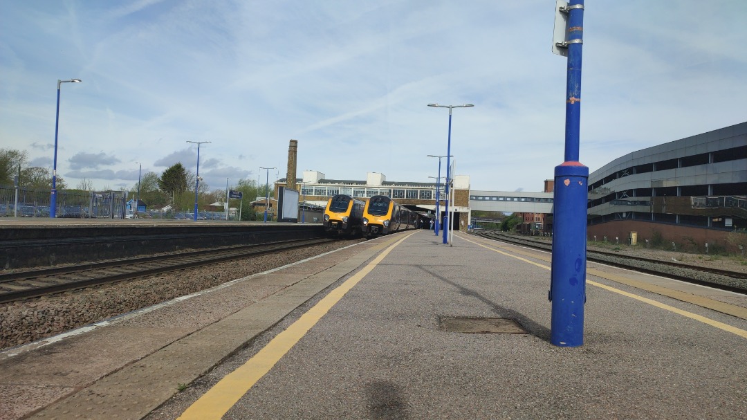 UniversalTransportStudio on Train Siding: Some CrossCountry, Chiltern Railways Trains along with the GWR Shuttle from Oxford At Banbury Station (13/04/24)