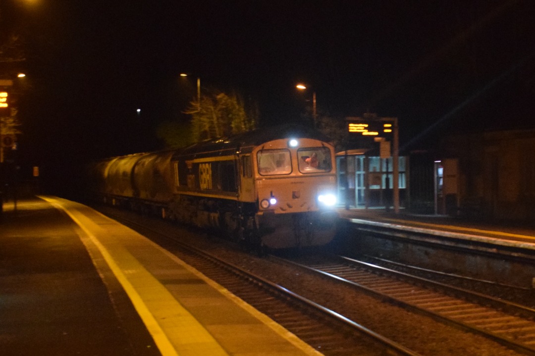 Hardley Distant on Train Siding: CURRENT: 66717 'Good Old Boy' passes through Ruaboin Station today with the 6V41 18:30 Dee Marsh Reception Sidings to
Avonmouth Hanson...