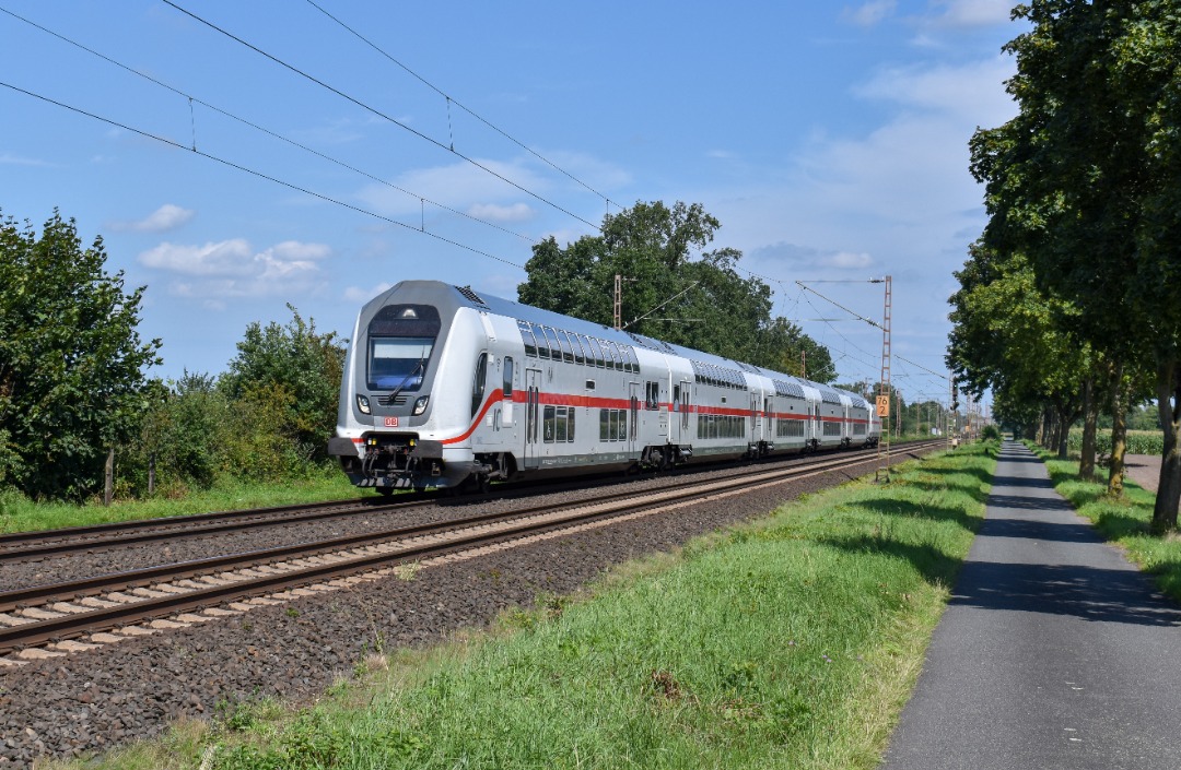 NL Rail on Train Siding: DB Twindexx IC2 stam 2862 en loc 146 557 komen langs Dörverden gereden als IC 2039 uit Norddeich Mole naar Leipzig Hbf.