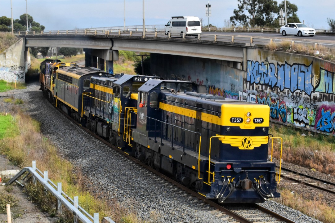 Shawn Stutsel on Train Siding: SRHC's (Seymour Railway Heritage Centre) T357 (LEL), P22 and S303 haul H1 and Y152 as D677v, Light Engine Movement from
North Dynon to...
