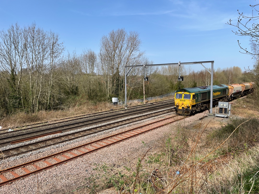 Shaun Jenks on Train Siding: Another Freightliner class 66 about in Shrewsbury today, this time in the Crewe bank loop awaiting a passenger train to pass. This
is an...
