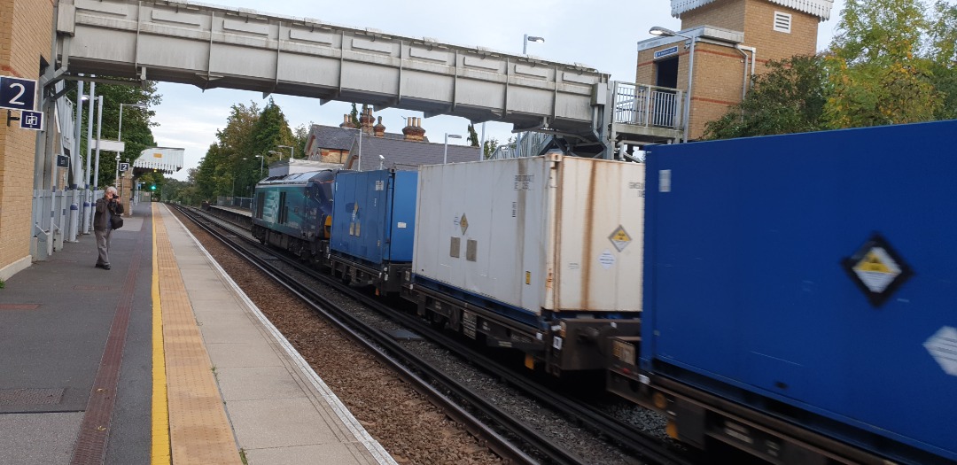 andrew1308 on Train Siding: Here are 3 pictures taken by me yesterday of 2x DRS 68's numbers 68017 & 68018 on the 684U Dungeness British Energy to
Crewe Coal Sidings...