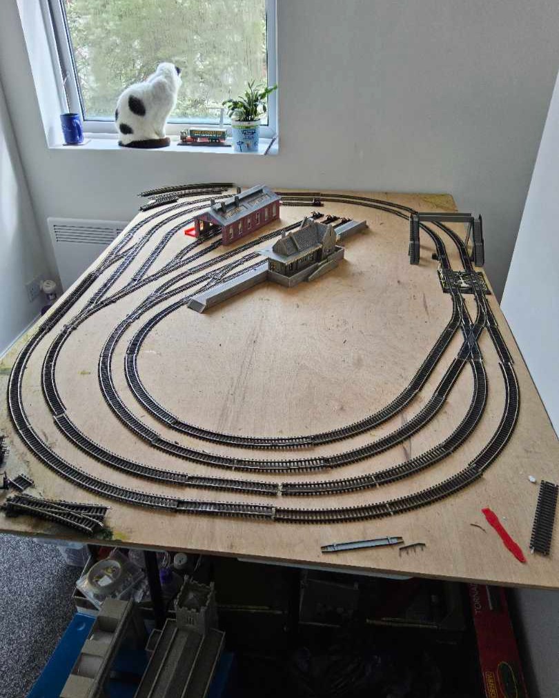 Meridian on Train Siding: New idea for a track plan, hopefully I will have more storage this way for my longer trains (HST Castle Set)