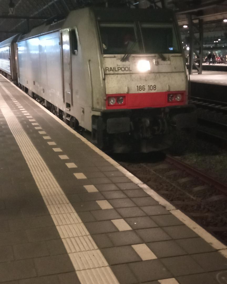 Harry Wolthuis on Train Siding: #trainspotting #train #station #electric. Our trip from Amsterdam to Wien at 15 december 2022 with Green City Trips