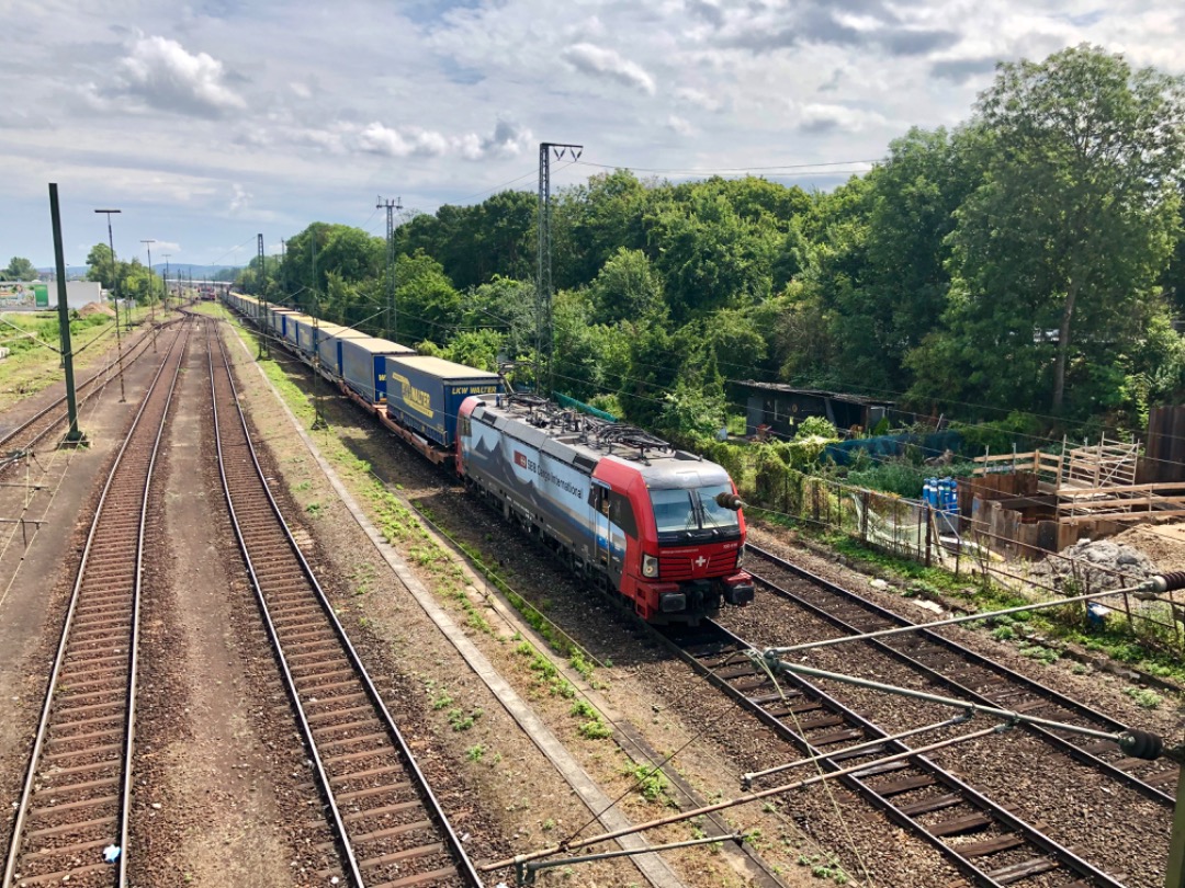 Frank Kleine on Train Siding: Vectron 193 478 of SBB Cargo driving through Karlsruhe cargo station. #trainspotting #train #electric