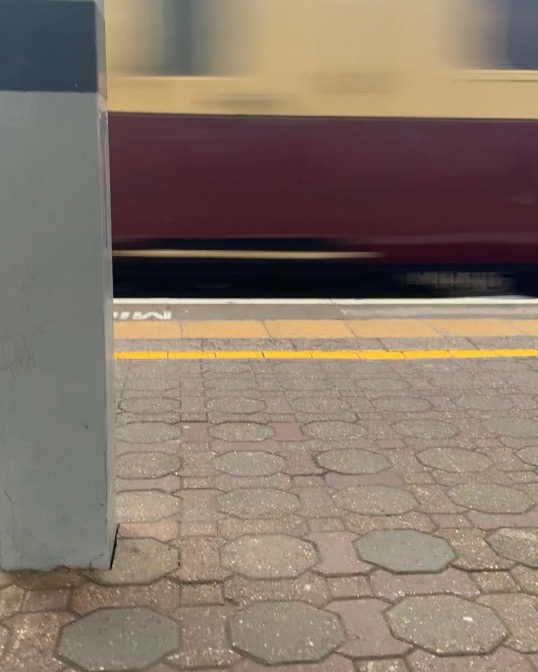 Maxe on Train Siding: Train from southall heritage speeding by Ealing Broadway. Later, the same train at Southall station. Check out @BlooFlipp for a looped
video!