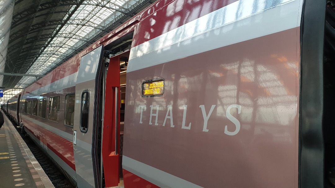 Ariën Claij on Train Siding: Afgelopen dinsdag heb ik heerlijk gereisd met de vernieuwde Thalys 'Ruby' tussen Amsterdam en Brussel. Later vandaag
volgt er nog een...