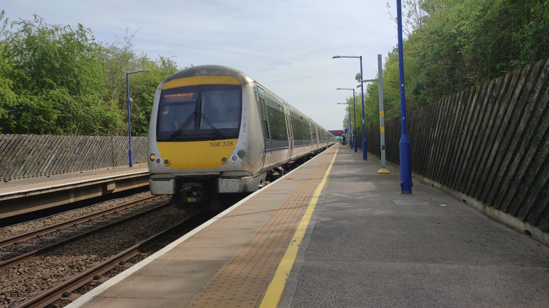 UniversalTransportStudio on Train Siding: Some Chiltern Mainline Action At Haddenham & Thame Parkway Station! I absolutely love this station because of how
epic the...