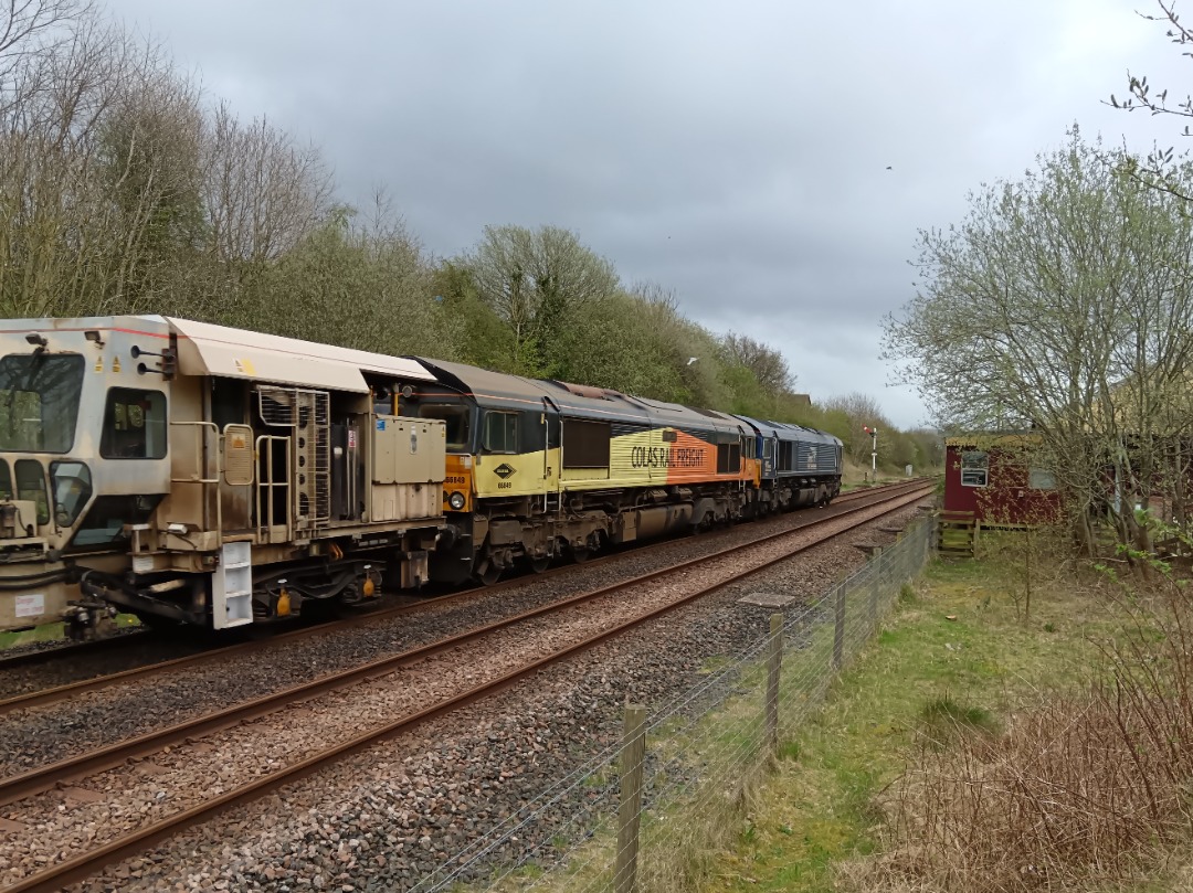 Whistlestopper on Train Siding: Direct Rail Services class 66/4 No. #66427 and Colas Rail class 66/8 No. #66849 "Wylam Dilly" passing Appleby this
afternoon working...