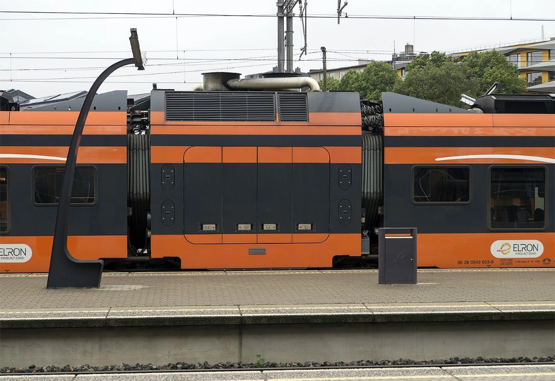 myaroslav on Train Siding: #Stadler Flirt in Tallinn. The model requested by Elektrikraudtee is featuring increased by 300mm width thanks to #1520mm loading
gauge...