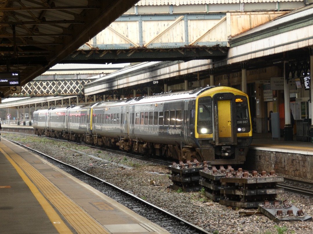 Jacobs Train Videos on Train Siding: #158887 is seen at the front of a South Western Railway service to London Waterloo at its origin Exeter St Davids