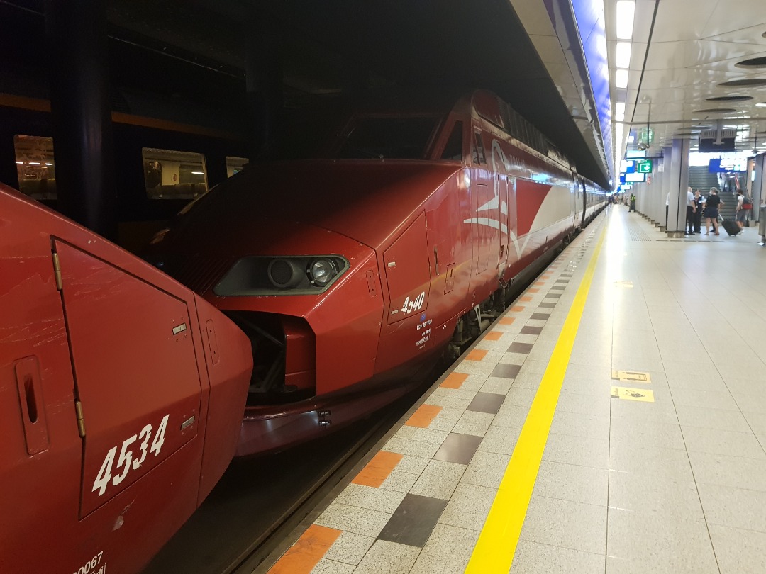 Jack Jack Productions on Train Siding: TGV Reseau "PBA" 4534 and 4540 at Amsterdam Schiphol Airport with a Thalys service from Paris Gare de Nord to
Amsterdam Centraal