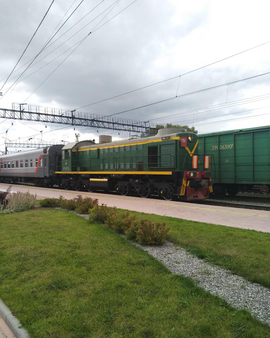 myaroslav on Train Siding: Old schoolish #TEM2 shunters at work in Tomsk, preparing trains to be hauled by electric locos.